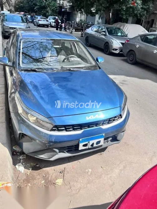 كيا سيراتو 2022 أزرق غامق مستعملة للبيع - 2