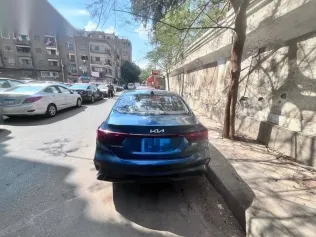 كيا سيراتو 2022 أزرق غامق مستعملة للبيع