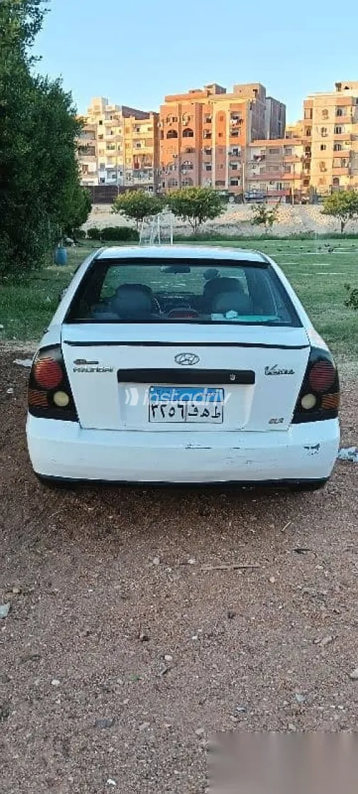 Hyundai Verna 2017 White Used for Sale - 3