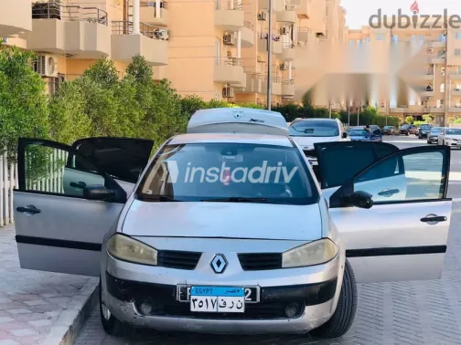 رينو ميجان 2005 فضي مستعملة للبيع - 1