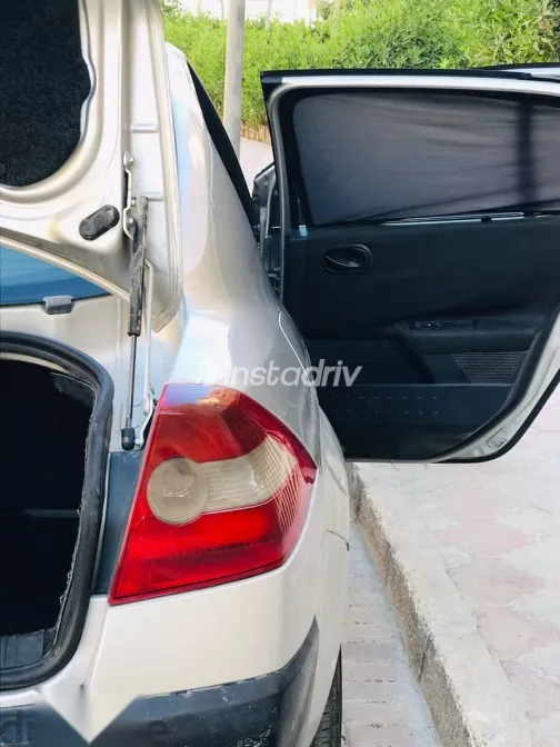 رينو ميجان 2005 فضي مستعملة للبيع - 8