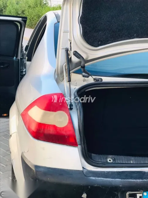 رينو ميجان 2005 فضي مستعملة للبيع - 9