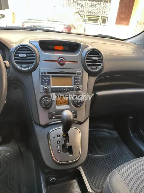 كيا كارينز 2012 أخضر غامق مستعملة للبيع - 2