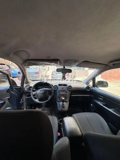 كيا كارينز 2012 أخضر غامق مستعملة للبيع - 3
