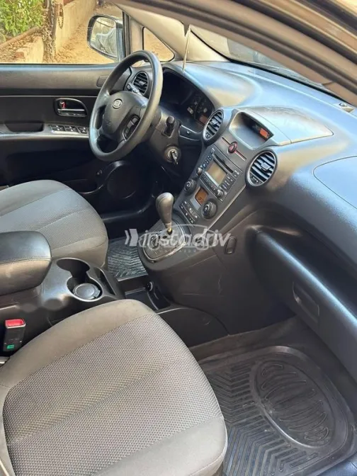 كيا كارينز 2012 أخضر غامق مستعملة للبيع - 4