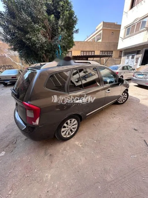 كيا كارينز 2012 أخضر غامق مستعملة للبيع - 5