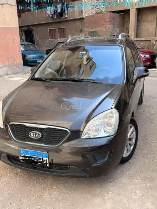 كيا كارينز 2012 أخضر غامق مستعملة للبيع