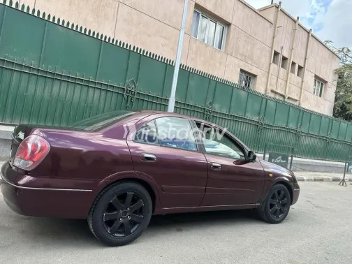 نيسان صنى 2010 أحمر غامق مستعملة للبيع - 3