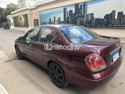 نيسان صنى 2010 أحمر غامق مستعملة للبيع - 5