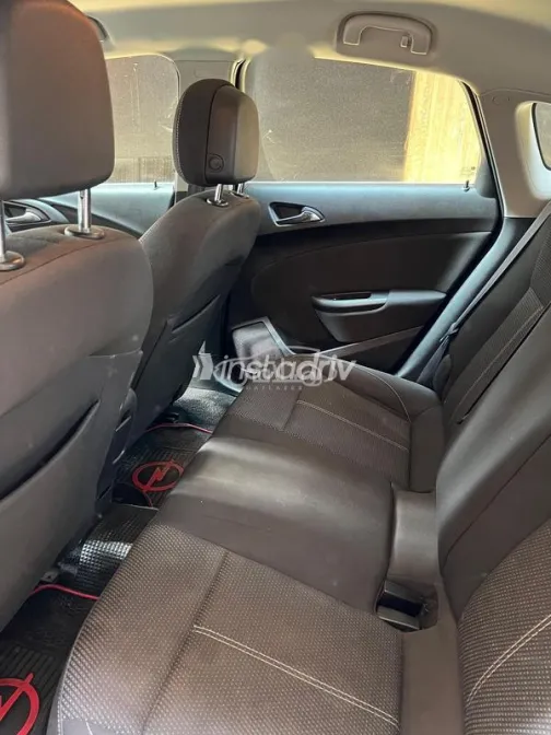 اوبل أسترا 2016 أبيض مستعملة للبيع - 2