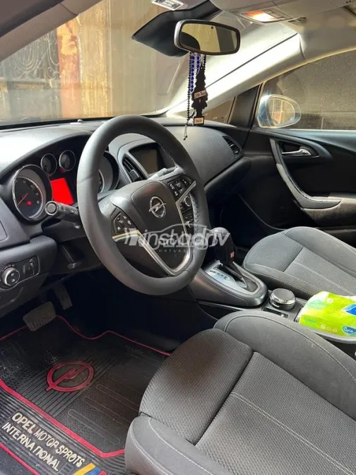 اوبل أسترا 2016 أبيض مستعملة للبيع - 3