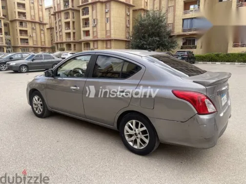 نيسان صنى 2019 رمادي مستعملة للبيع - 2