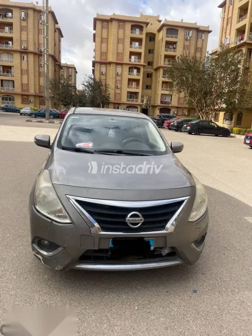 نيسان صنى 2019 رمادي مستعملة للبيع - 3