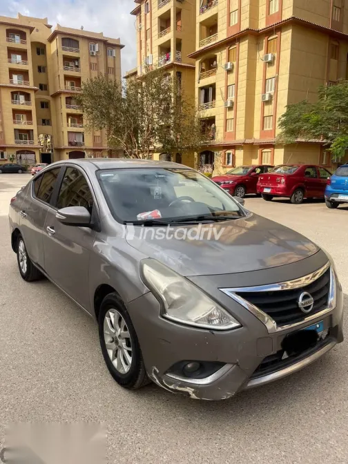 نيسان صنى 2019 رمادي مستعملة للبيع - 5