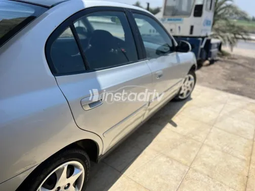 هيونداي افانتي 2001 فضي مستعملة للبيع - 2