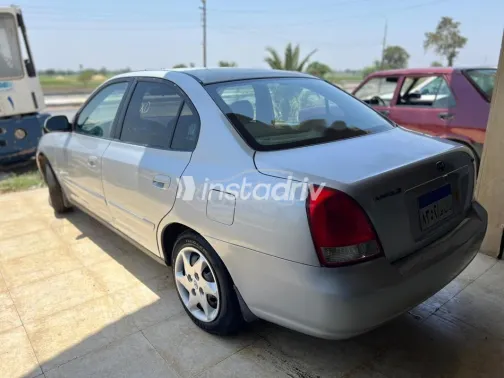 هيونداي افانتي 2001 فضي مستعملة للبيع - 3