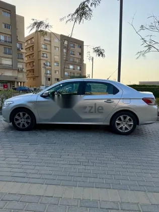 بيجو 301 2016 فضي مستعملة للبيع