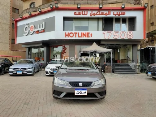 سيات ليون 2017 رمادي مستعملة للبيع - 1