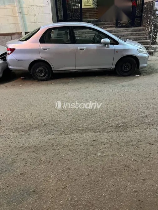 هوندا سيتى 2005 فضي مستعملة للبيع - 2