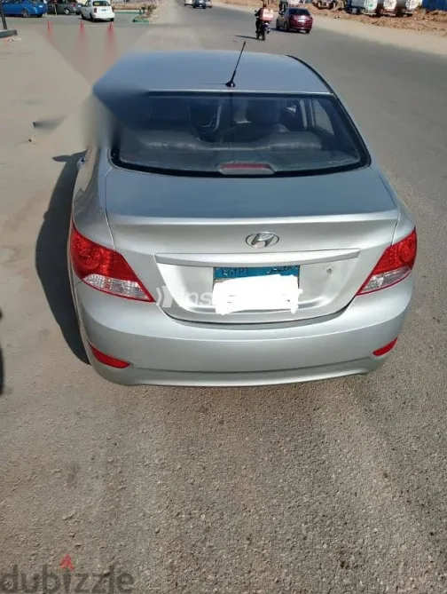 هيونداي اكسنت 2012 فضي مستعملة للبيع - 7