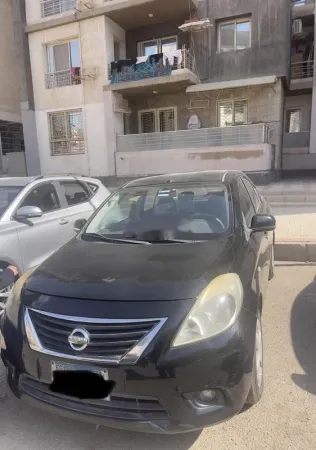 نيسان صنى 2013 أسود مستعملة للبيع