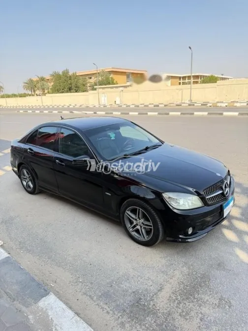مرسيدس C 180 2010 أسود مستعملة للبيع - 2