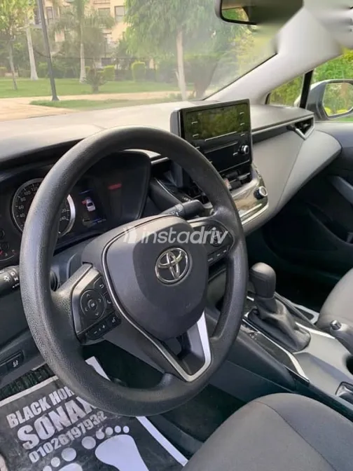 تويوتا كورولا 2022 ذهبي مستعملة للبيع - 5