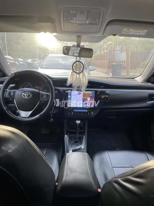 تويوتا كورولا 2014 أبيض مستعملة للبيع - 3