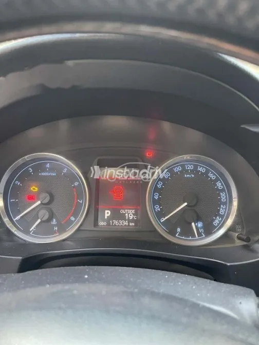 تويوتا كورولا 2014 أبيض مستعملة للبيع - 4