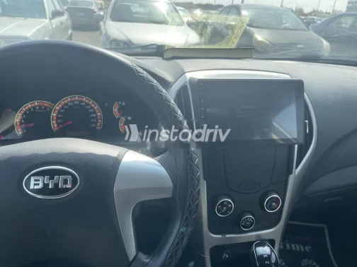 بى واى دى‬ F3 2025 أبيض مستعملة للبيع - 2