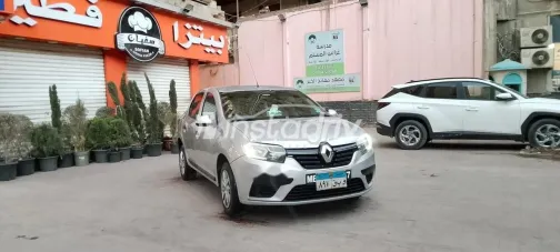 Renault Logan 2018 White Used for Sale - 1