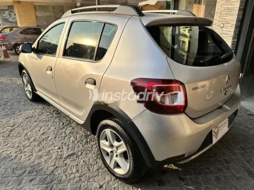 رينو سانديرو  ( ستيب  واى ) 2017 فضي مستعملة للبيع - 1