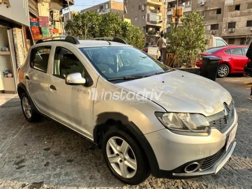 رينو سانديرو  ( ستيب  واى ) 2017 فضي مستعملة للبيع - 4