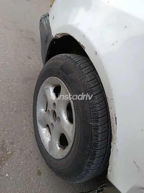 سكودا فيليشيا 1996 أبيض مستعملة للبيع - 3