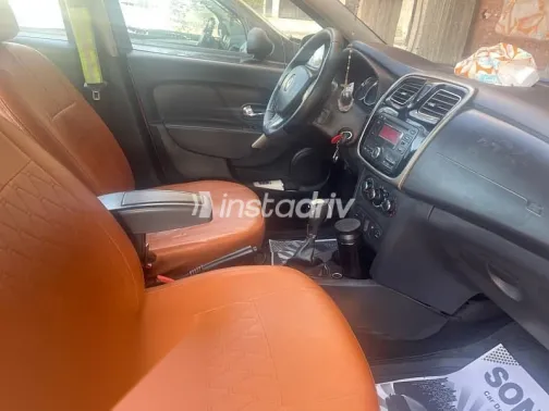 Renault Logan 2016 Red Used for Sale - 4