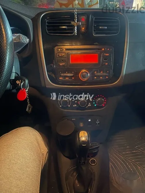 Renault Logan 2016 Red Used for Sale - 9