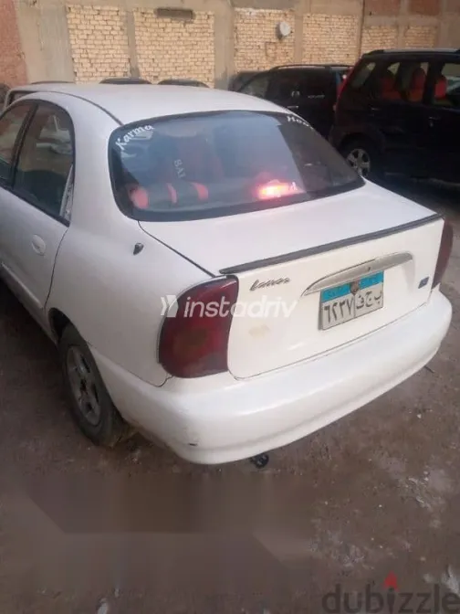 دايو لانوس 2001 أبيض مستعملة للبيع - 2