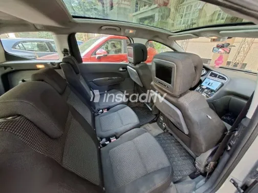 Peugeot 5008 2011 Silver Used for Sale - 3