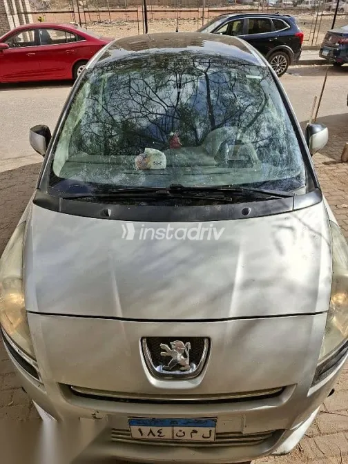 Peugeot 5008 2011 Silver Used for Sale - 9
