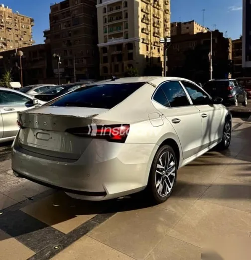 سكودا اوكتافيا 2025 فضي جديدة للبيع - 8