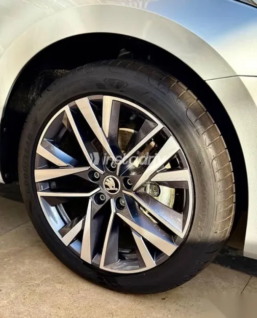 سكودا اوكتافيا 2025 فضي جديدة للبيع - 9