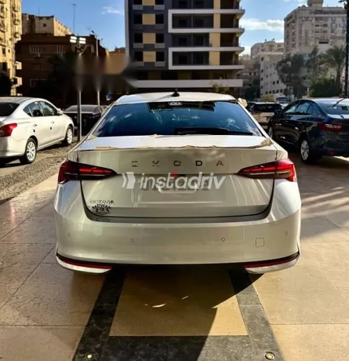 سكودا اوكتافيا 2025 فضي جديدة للبيع - 10
