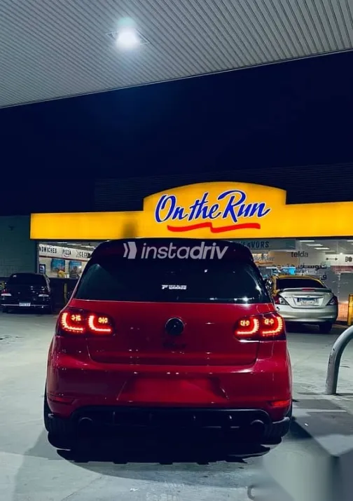 فولكس فاغن جولف 2012 أحمر مستعملة للبيع - 1