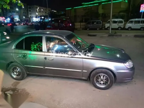 هيونداي فيرنا 2017 رمادي مستعملة للبيع - 7