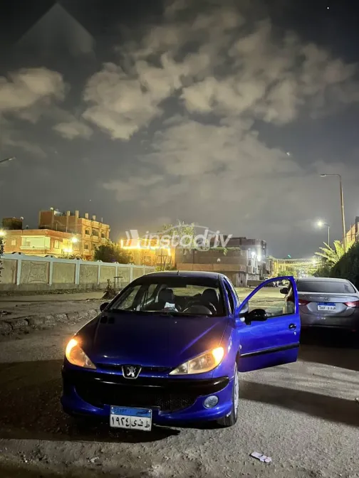 بيجو 206 2011 أزرق غامق مستعملة للبيع - 1