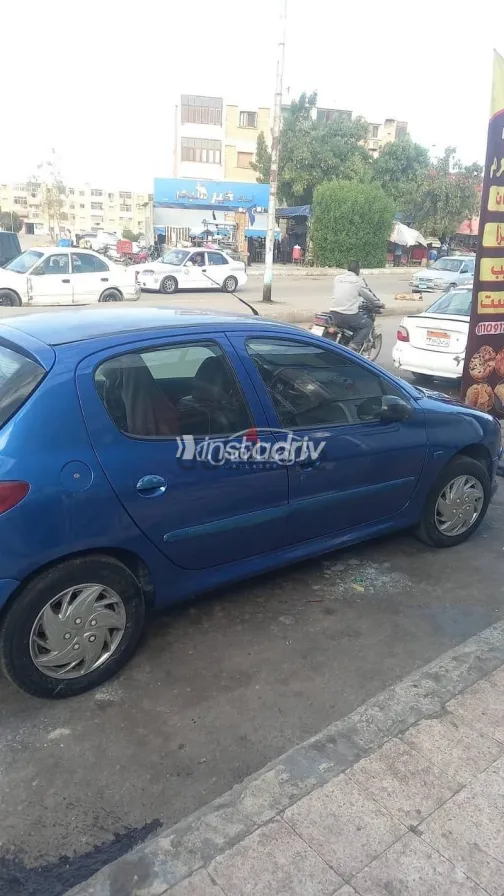 بيجو 206 2011 أزرق غامق مستعملة للبيع - 2