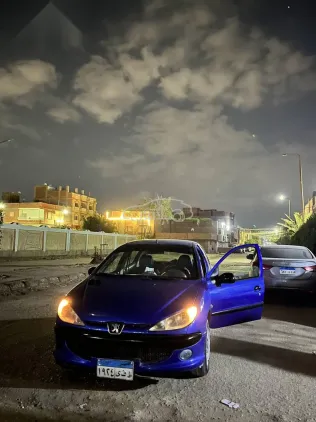 بيجو 206 2011 أزرق غامق مستعملة للبيع