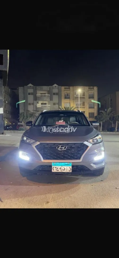 هيونداي توسان 2020 فضي مستعملة للبيع - 3