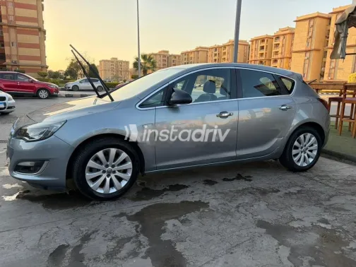 اوبل أسترا 2013 فضي مستعملة للبيع - 2