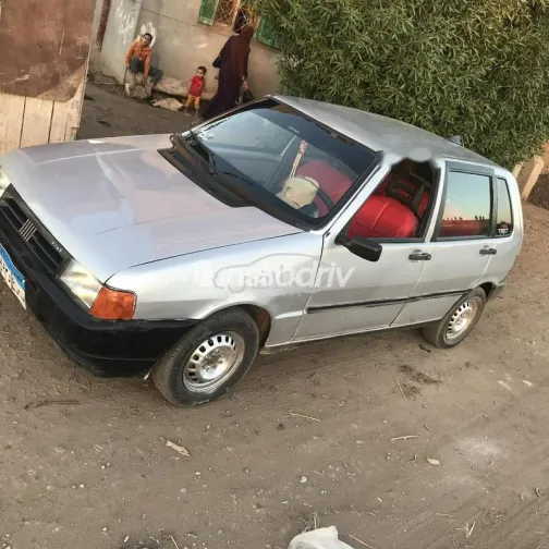 فيات اونو 1994 فضي مستعملة للبيع - 1